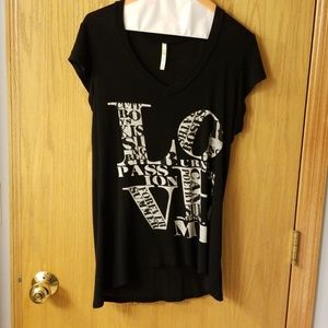 Black short sleeve tshirt